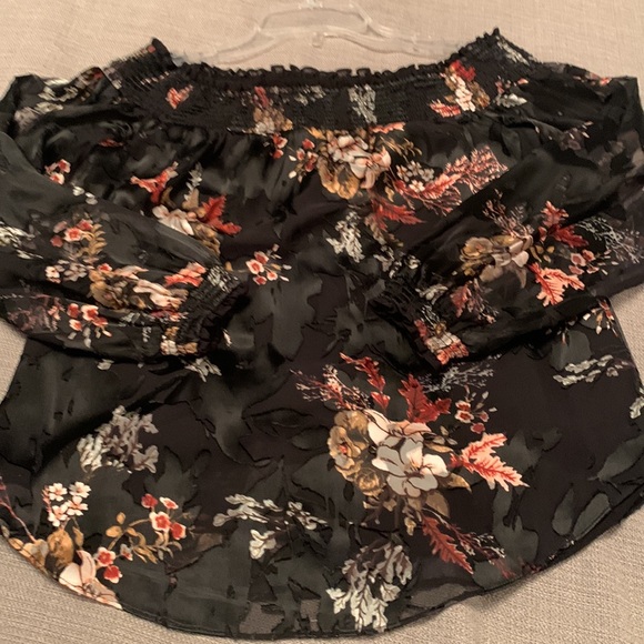 🌷WHBM CHIFFON Lined Off The Shoulder Top - Picture 10 of 11